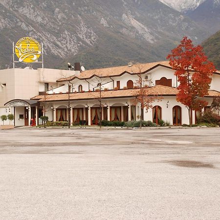 Albergo Ristorante Pizzeria Da Michele Venzone Eksteriør bilde