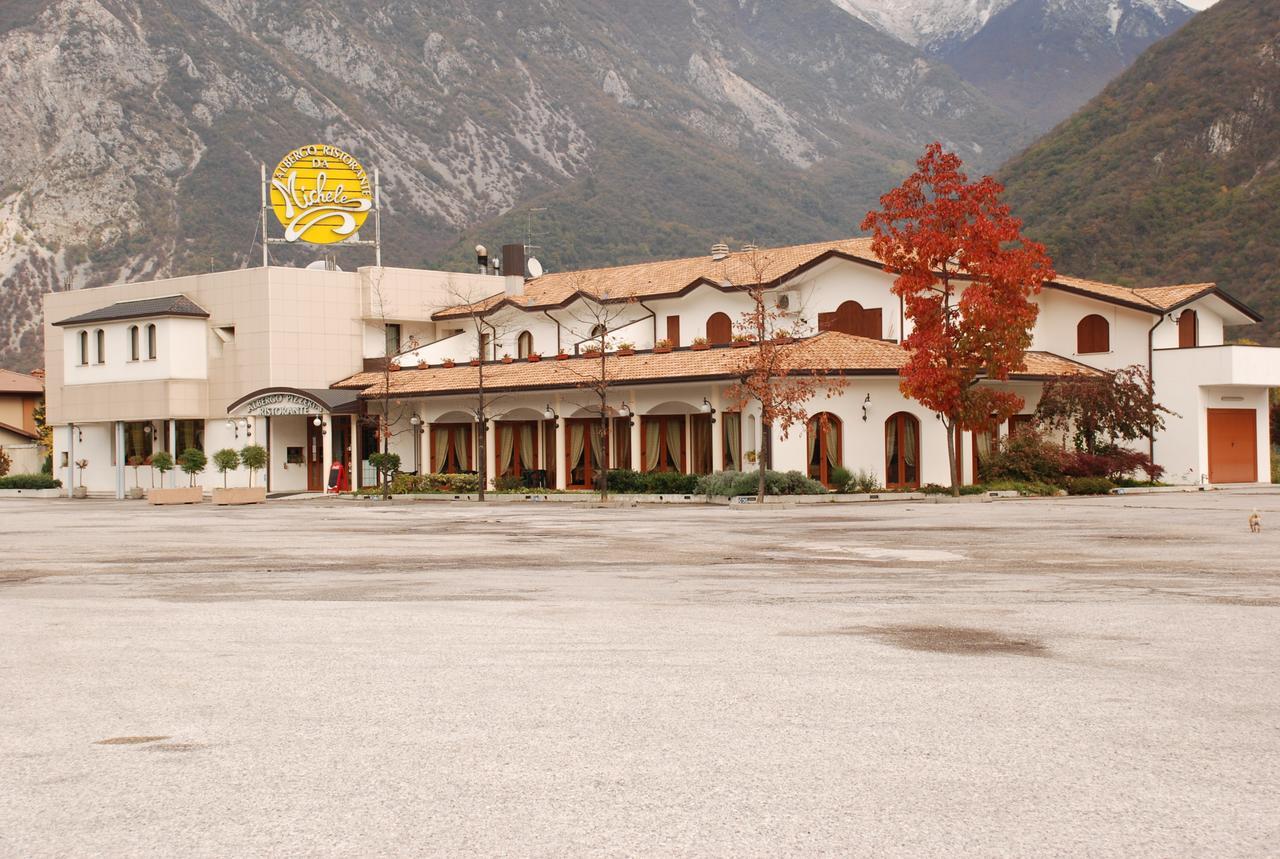 Albergo Ristorante Pizzeria Da Michele Venzone Eksteriør bilde